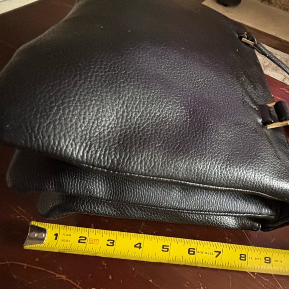 Isaac Mizrahi Elegant Black Shoulder Bag - Picture 10 of 16